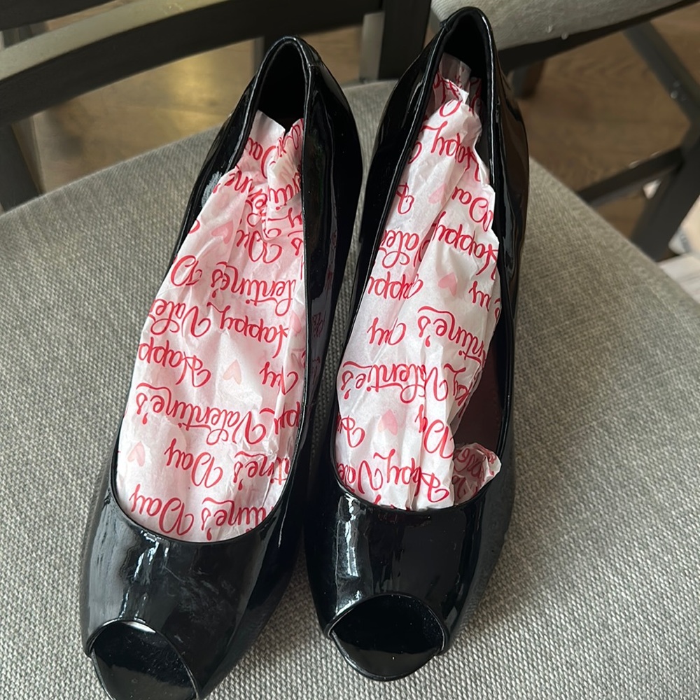 Vince Camuto brand new heals